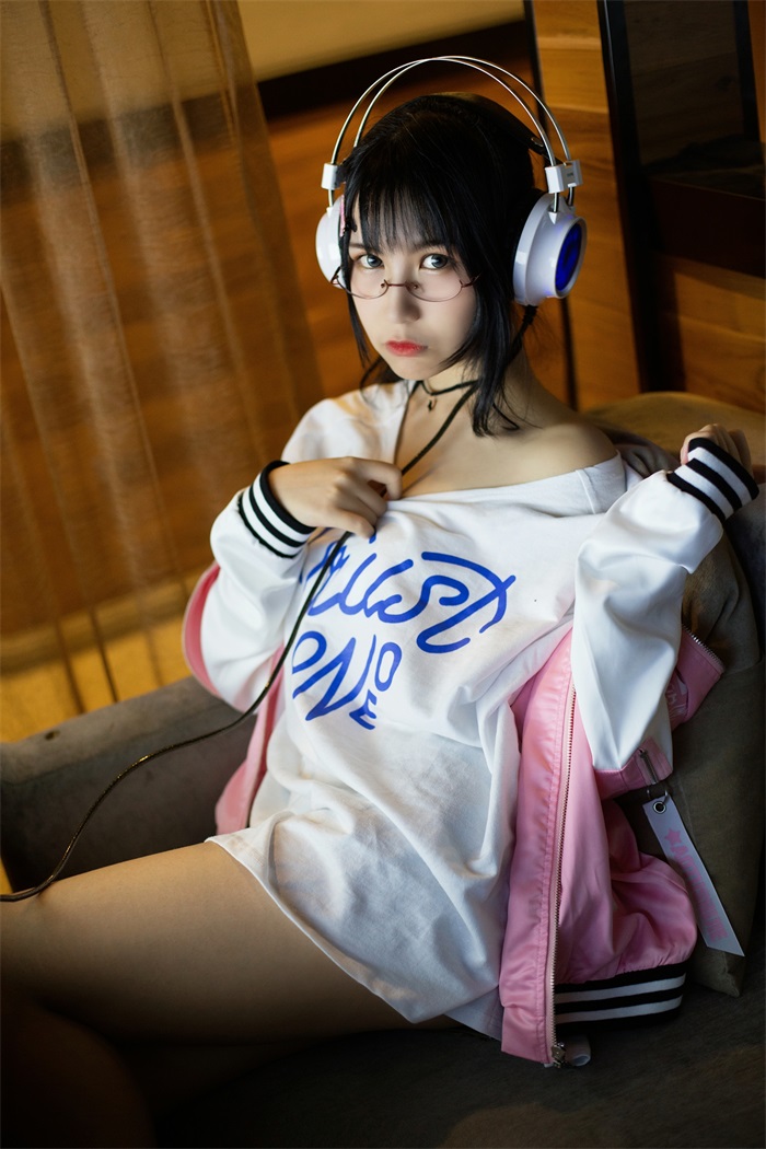 网红Coser@逐月SU—网吧历险记 [23P/103MB] 网红Coser-第1张