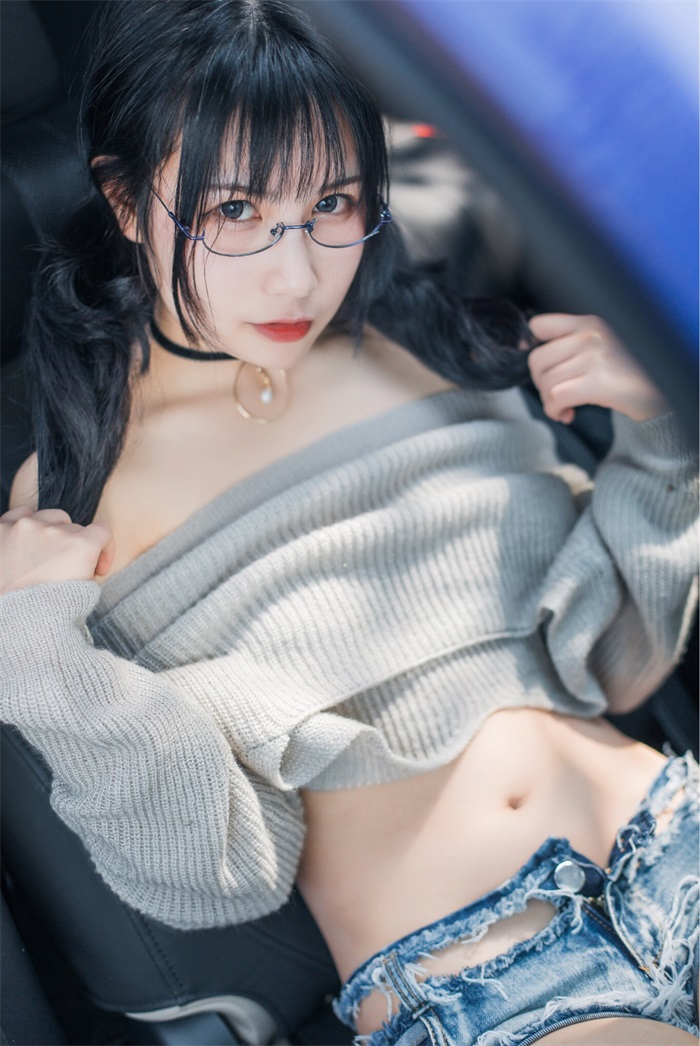 网红Coser@逐月SU—车内篇 [45P/80.3MB] 网红Coser-第2张