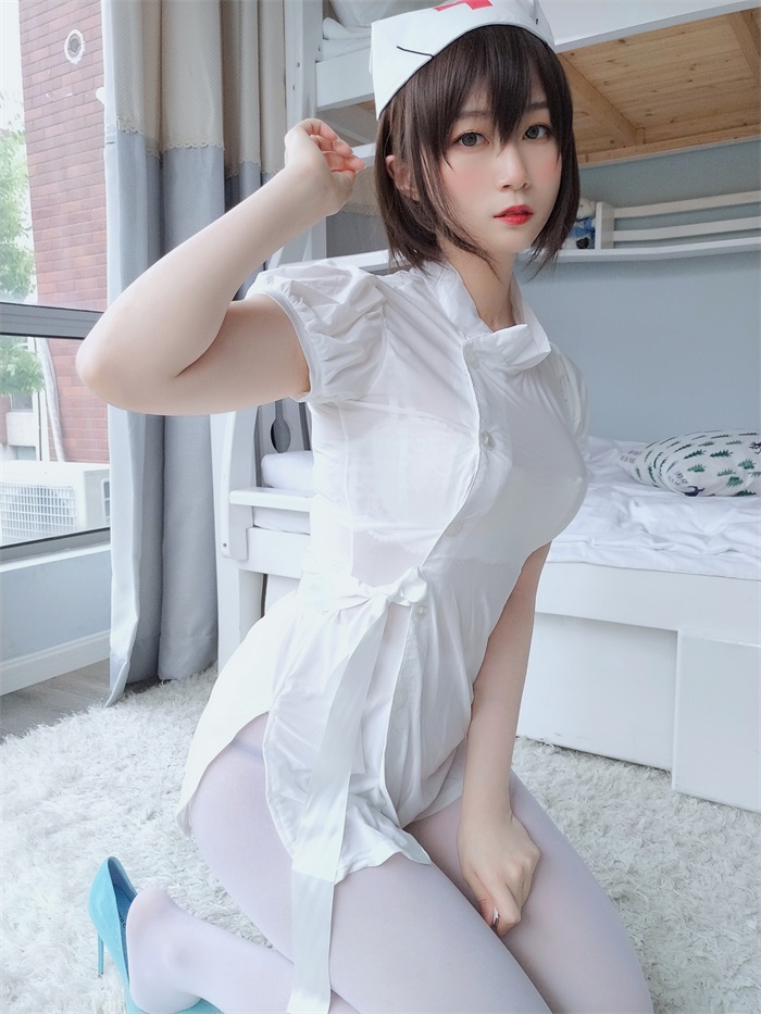 网红Coser@白银81_ 白丝小护士 [51P/4V/453MB] 网红Coser-第1张