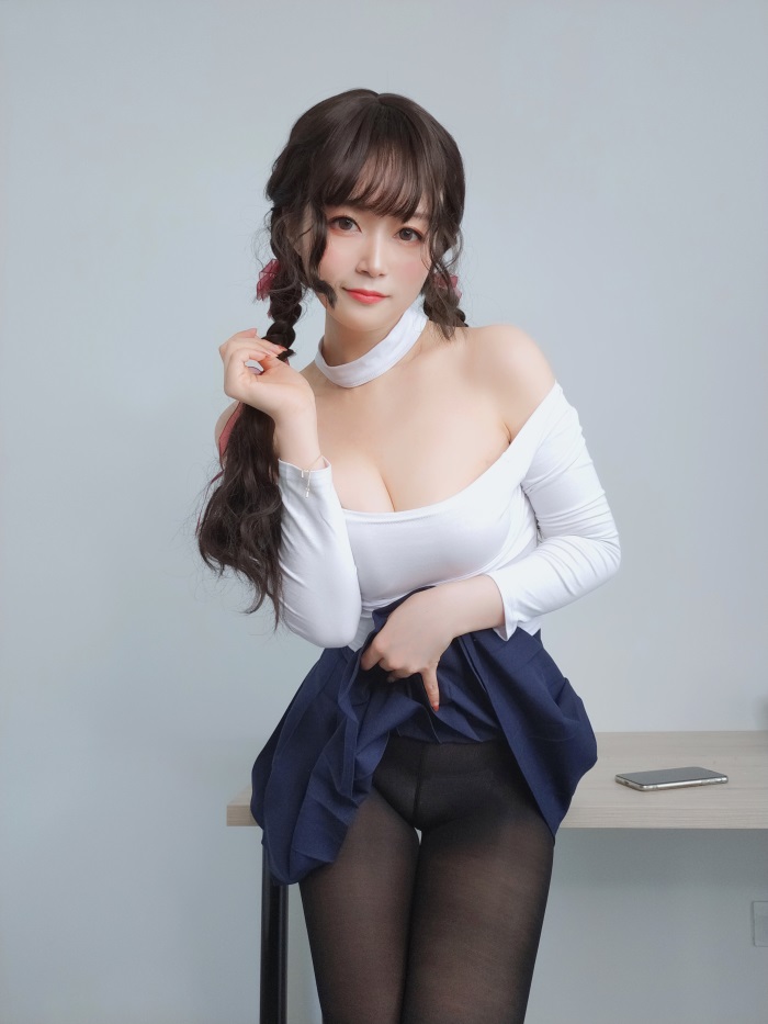 网红Coser@白银81_邻家大姐姐的黑丝 [45P/1V/223MB] 网红Coser-第1张