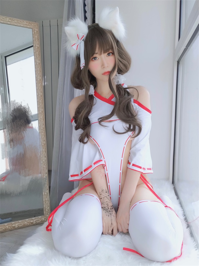 网红Coser@白银81_ 神社饲养的小狐狸 [50P/3V/167MB] 网红Coser-第1张