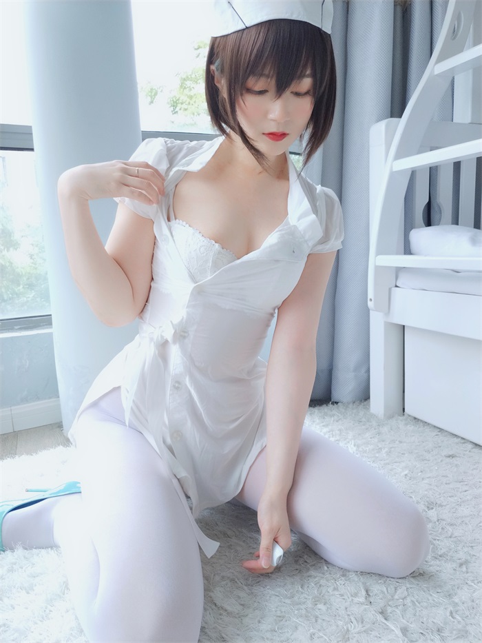 网红Coser@白银81_ 白丝小护士 [51P/4V/453MB] 网红Coser-第2张