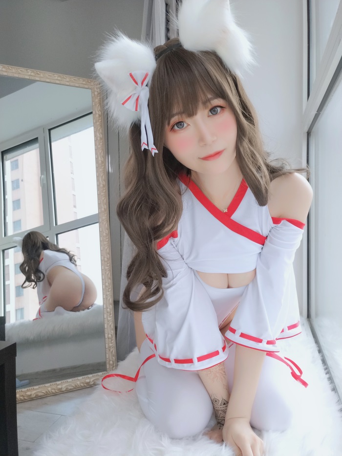 网红Coser@白银81_ 神社饲养的小狐狸 [50P/3V/167MB] 网红Coser-第2张