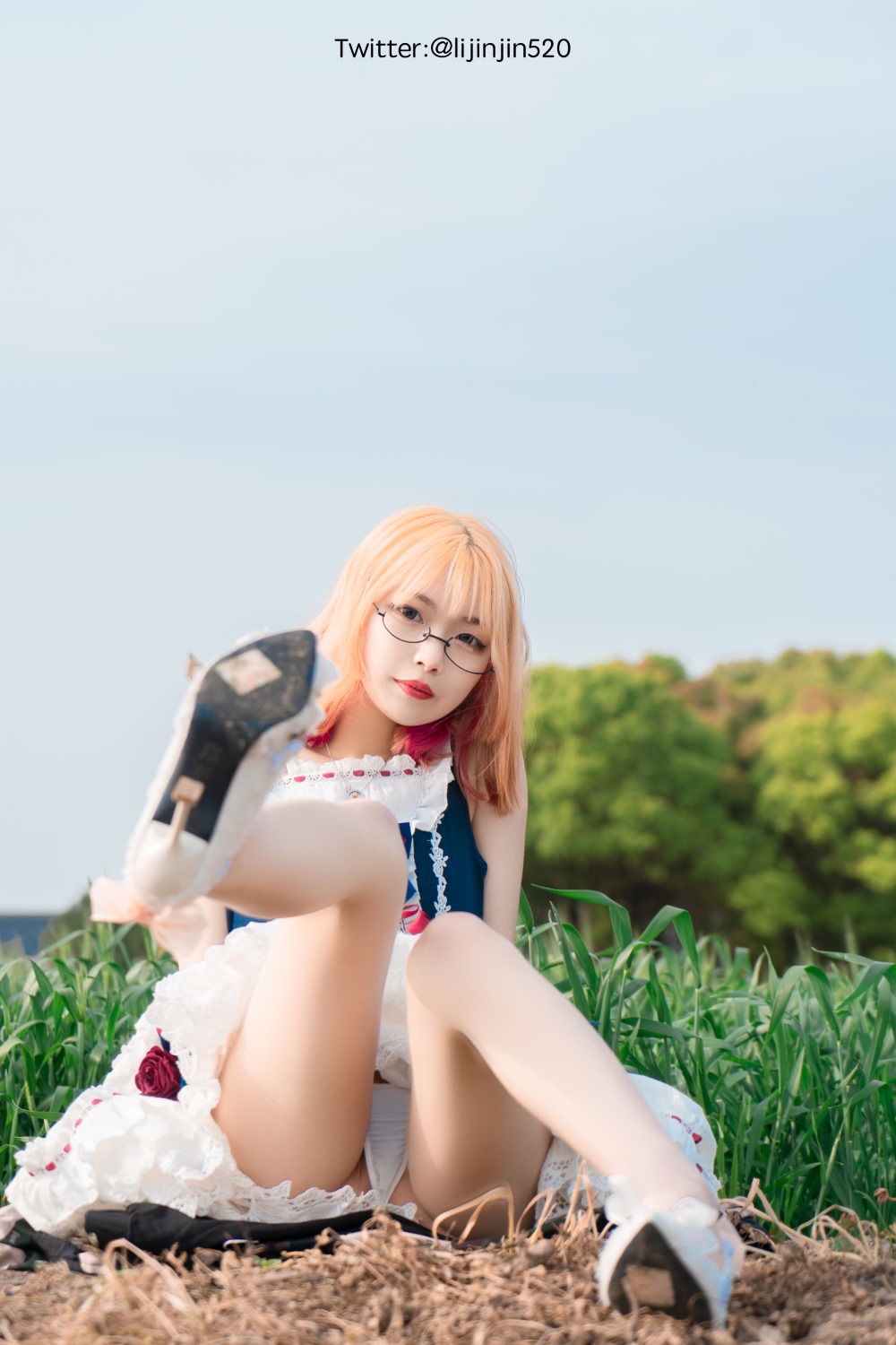 人气博主@梨瑾瑾 户外LO裙 [22P/209MB] 网红Coser-第3张