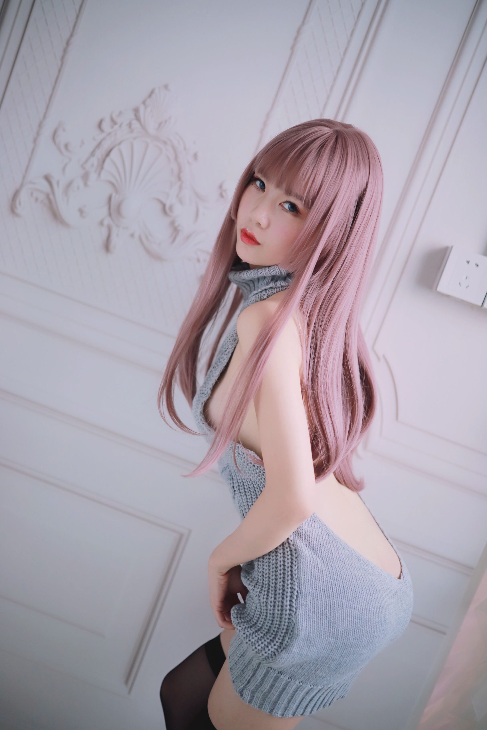 网紅Coser@抖娘-利世 漏背毛衣 [30P/276MB] 网红Coser-第4张