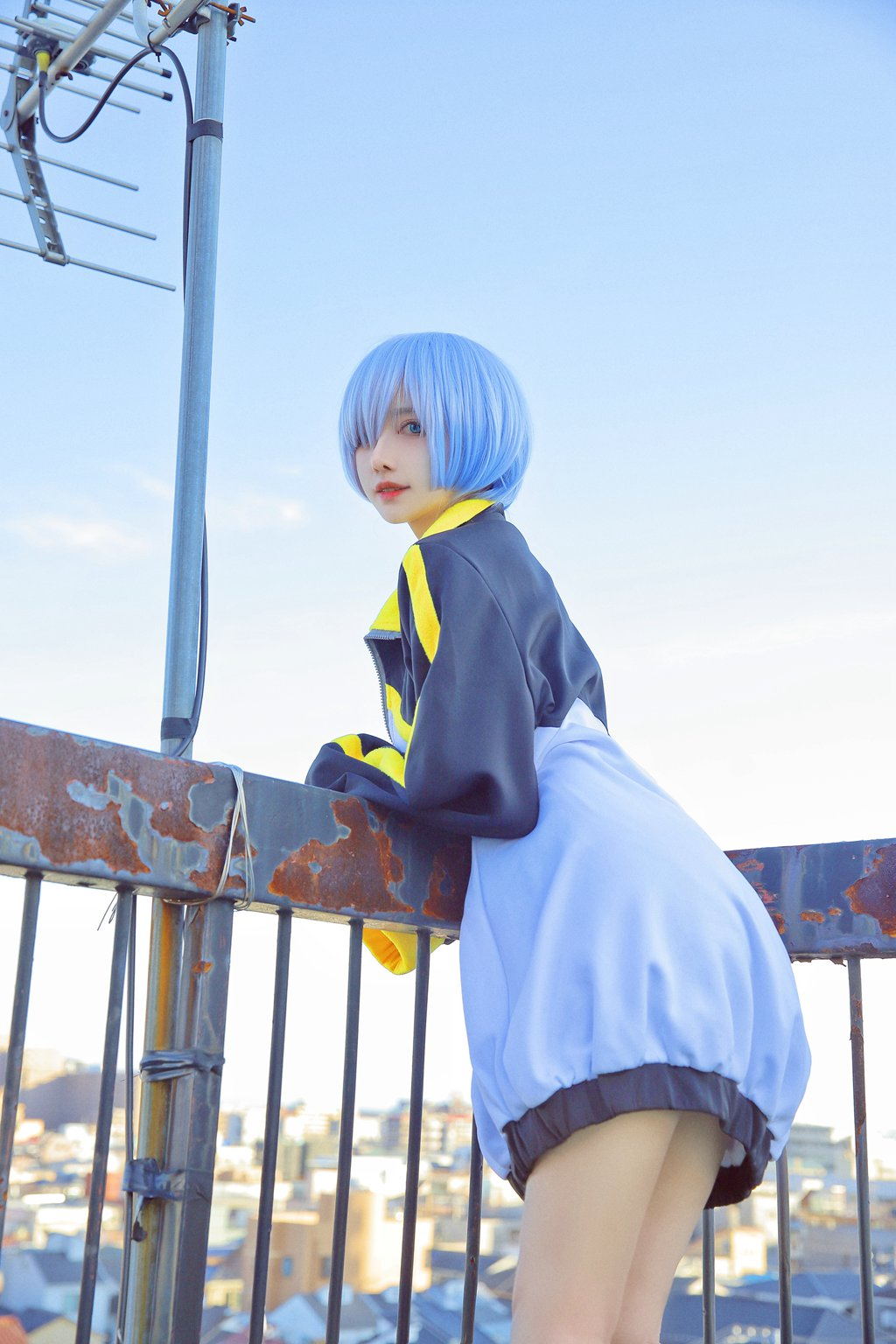 人气动漫Coser@Shika小鹿鹿 蕾姆天台[12P/35MB] 网红Coser-第3张