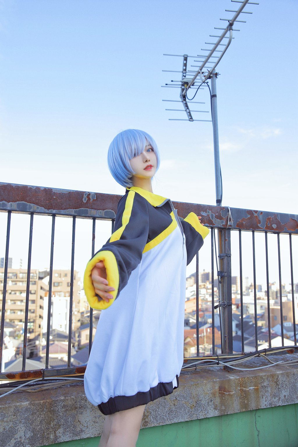 人气动漫Coser@Shika小鹿鹿 蕾姆天台[12P/35MB] 网红Coser-第2张